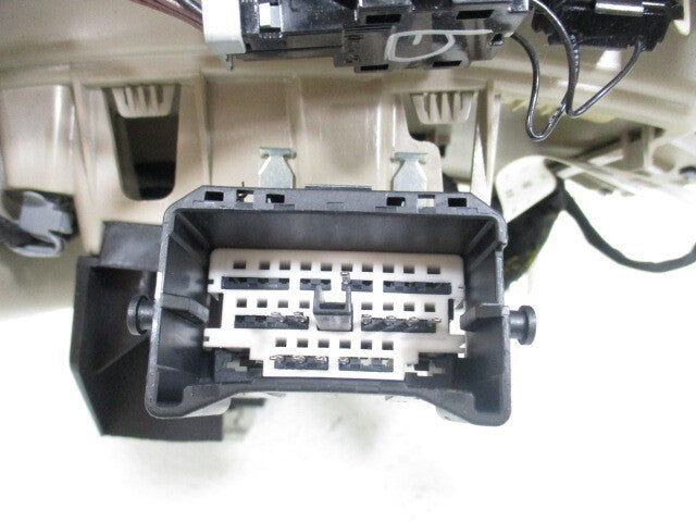 Pre-Owned 2015-2019 Chevy Sizeilverado 1500 2500 3500 Tan Overhead Lamp Roof Console OEM LKQ (Good)