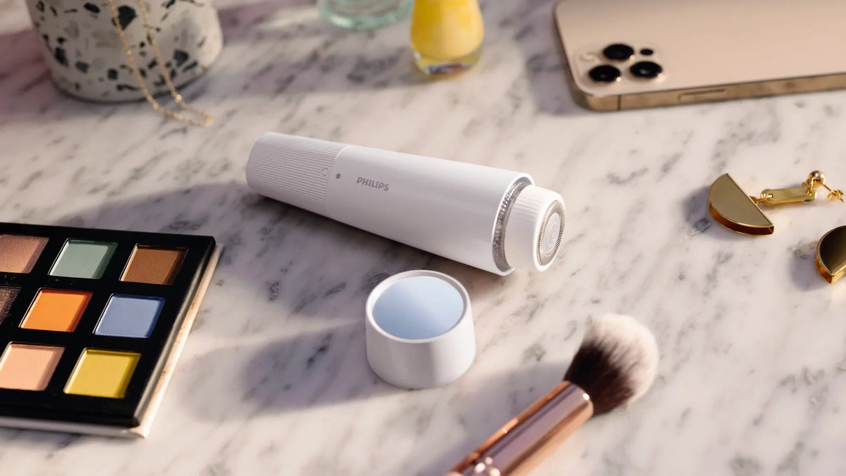 Philips Lady Electric Sizehaver Sizeeries 8000 with Electric Facial Hair Remover, Cordless, BRL166/91