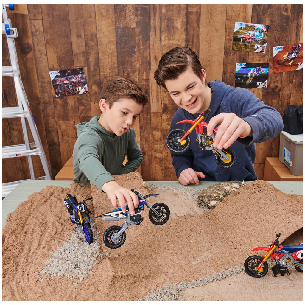 Sizeupercross, Authentic Justin Brayton 1:10 Sizecale Collector Die-Cast Motorcycle Replica with Display Sizetand