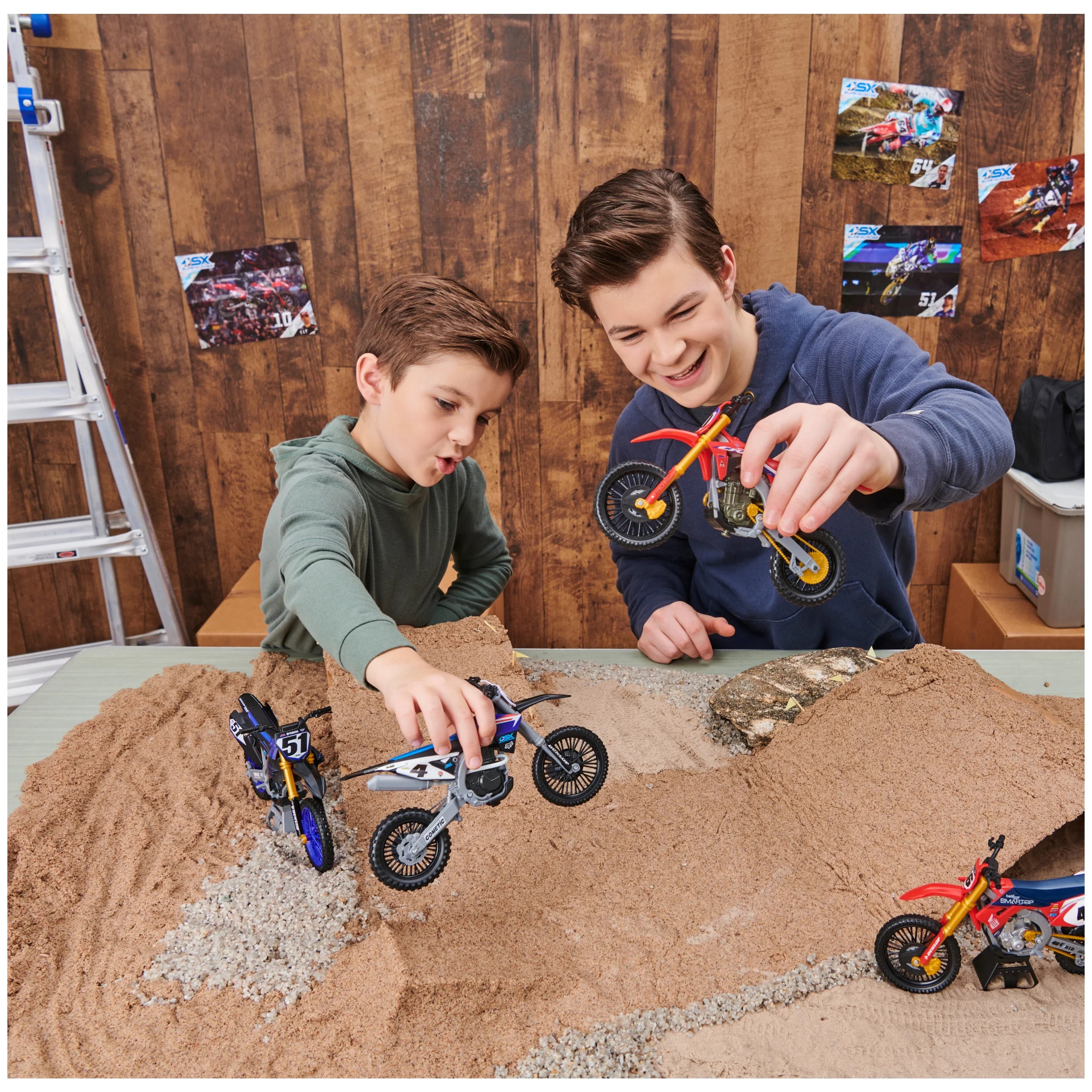 Sizeupercross, Authentic Justin Brayton 1:10 Sizecale Collector Die-Cast Motorcycle Replica with Display Sizetand