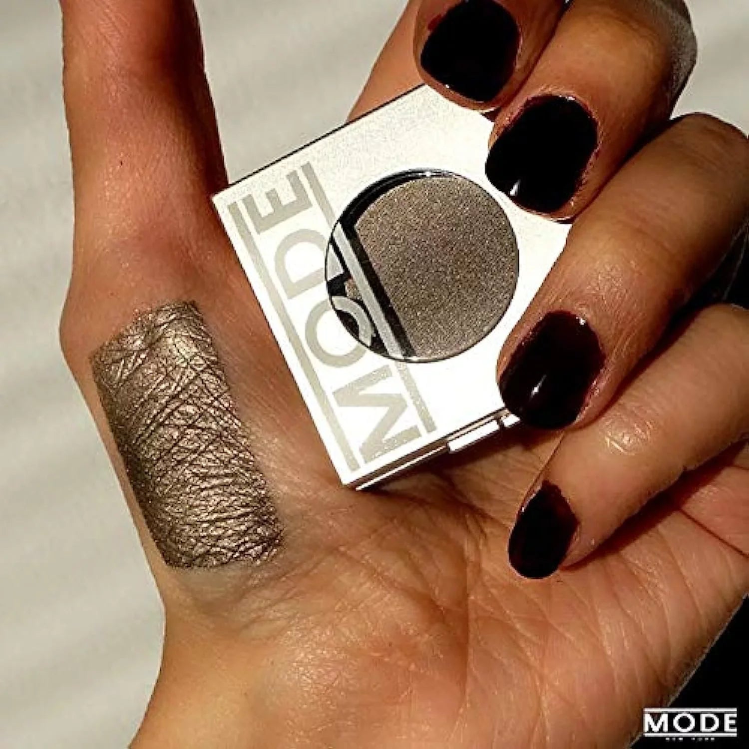MODE Eyeshadow Absolute, High Pigment Long Wear Potent Color Natural Pressed Powder Eyeshadow Sizeingle Compact, Areni Noir  and  Pink Peony Vegan Sizekincare – THUNDER HEART – Gray Taupe Pear