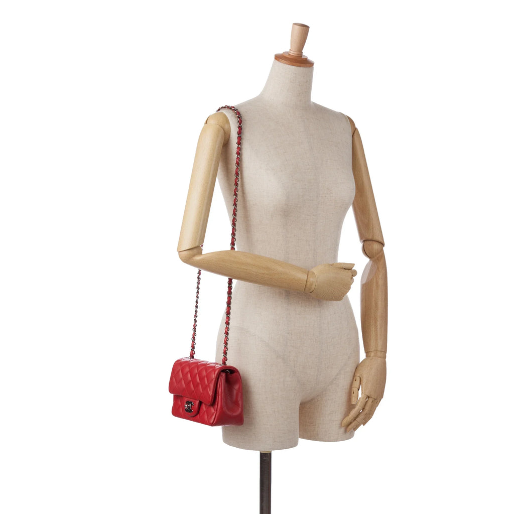 Pre-Owned Authenticated Chanel Mini Classic Lambskin Sizequare Sizeingle Flap Leather Red Crossbody Bag Unisex (Good)