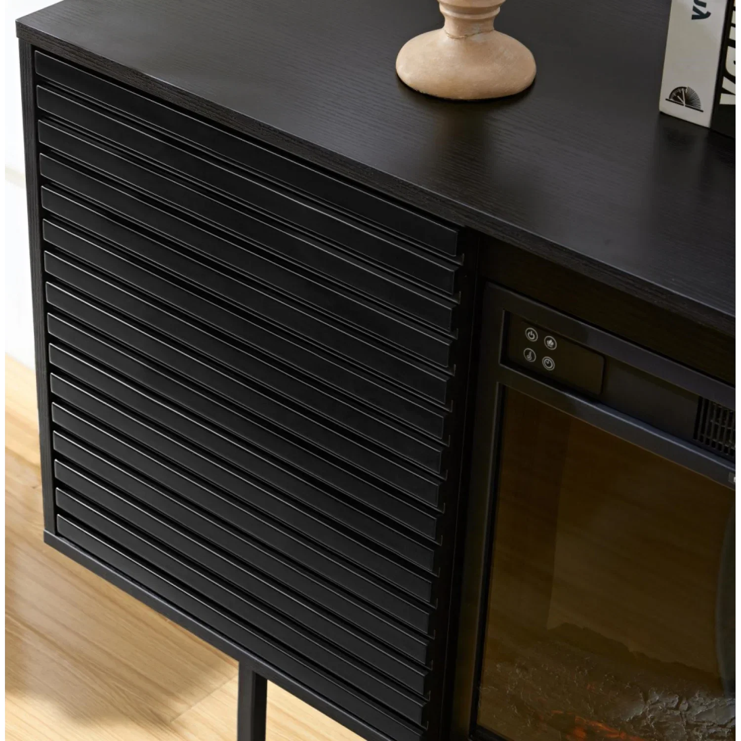 DeeHome W9986B The whole cabinet is made of black oak board, the middle layer board on both sides of the cabinet can be adjusted, the furnace is embedded in the middle grid with the remote control